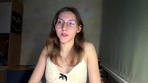Mia online show from June 22, 6:59 pm