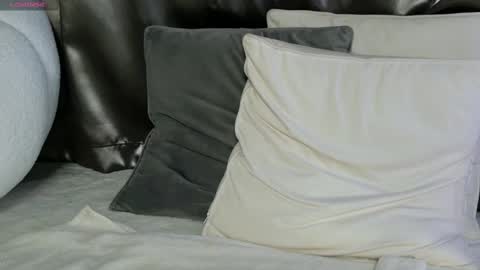 Snapshot of monique_a chatting on March 7, 10:13 am Ask me online show from March 7, 10:13 am