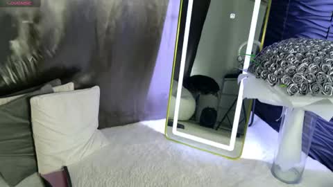 Snapshot of monique_a chatting on March 5, 6:33 am Ask me online show from March 5, 6:33 am