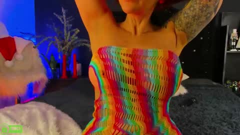 Snapshot of moniqueyoumilf chatting on December 6, 2:29 am Monique  online show from December 6, 2:29 am