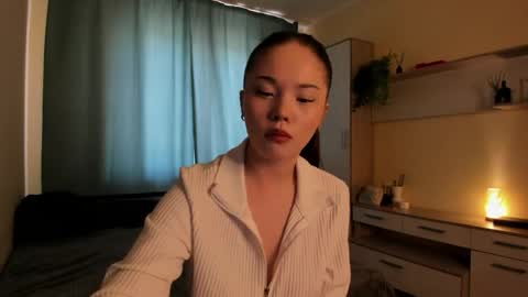 monyhikari_ online show from April 16, 8:14 am