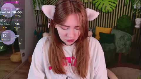 Snapshot of moon__bunny chatting on October 19, 4:22 pm Moon Bunny online show from October 19, 4:22 pm