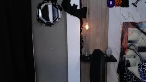 moon_and_fire_ online show from October 25, 5:51 am