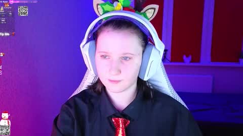 Lola online show from December 17, 3:30 pm