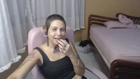 Snapshot of moon_cat85 chatting on October 9, 8:25 pm Luna online show from October 9, 8:25 pm
