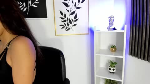 moon elha  online show from January 25, 2:58 am