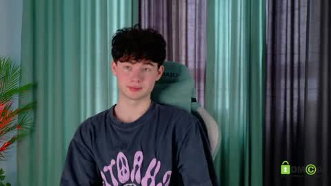 moon_gloww online show from April 15, 5:55 am