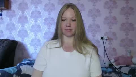 moon_linght000 online show from June 3, 6:49 am