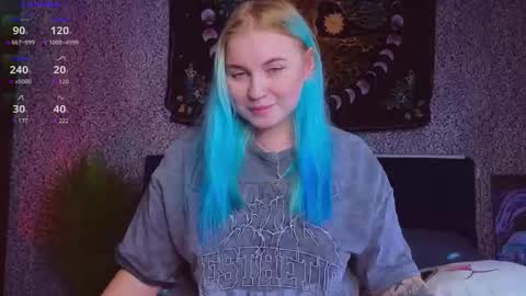 Snapshot of moon_valkyriie chatting on September 22, 9:46 am Emilia online show from September 22, 9:46 am