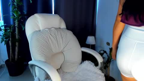 Snapshot of moonie_baddie31 chatting on October 10, 3:18 pm moonie_baddie31 online show from October 10, 3:18 pm