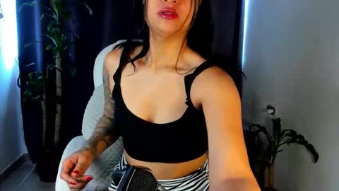 Snapshot of moonie_baddie31 chatting on October 11, 4:21 pm moonie_baddie31 online show from October 11, 4:21 pm