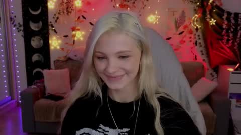 Mia   online show from October 31, 6:08 pm