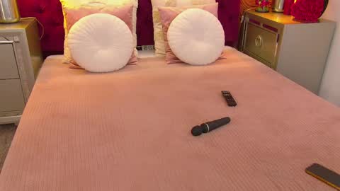 moonligt_iris online show from May 24, 5:14 am