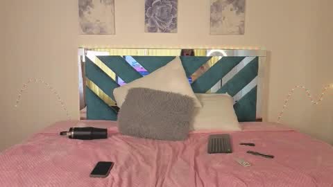 Moon online show from November 5, 1:02 pm