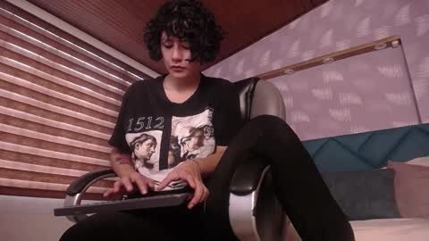 Snapshot of moony_14 chatting on February 9, 1:14 pm Michelle online show from February 9, 1:14 pm