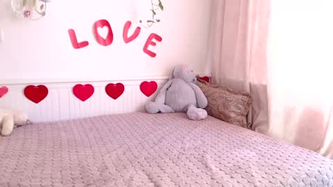 moore_alice online show from May 8, 9:59 am