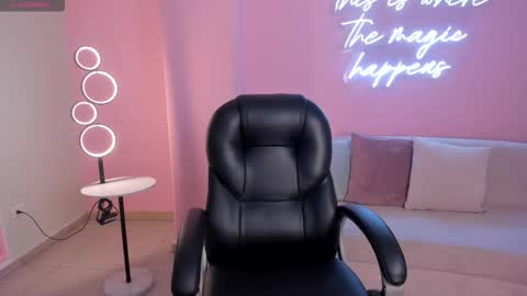 Morgan Hicks online show from February 25, 7:28 pm