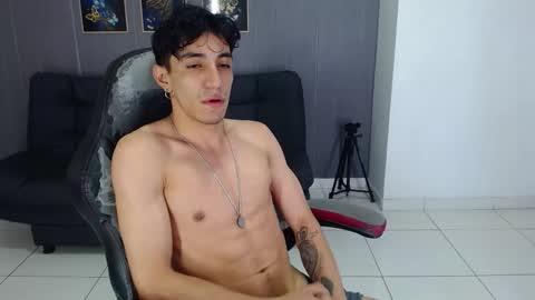 santii online show from March 4, 3:47 am