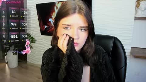 Snapshot of morygirl chatting on October 4, 4:27 pm mori online show from October 4, 4:27 pm
