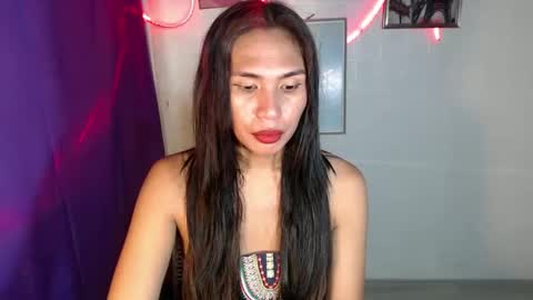 Snapshot of mouiline_rouge69 chatting on February 19, 8:33 am mouiline_rouge69 online show from February 19, 8:33 am