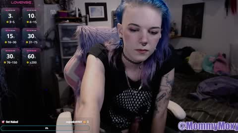 Snapshot of moxynverve chatting on December 1, 7:49 pm Moxy online show from December 1, 7:49 pm