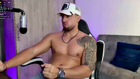 Snapshot of mr_david_cox chatting on February 21, 1:00 am David online show from February 21, 1:00 am