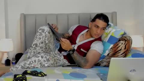 mr_maximo online show from March 13, 5:22 am