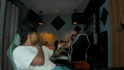 mr_mois online show from June 17, 8:08 am