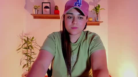 Snapshot of mrbuu_ chatting on January 22, 7:46 am Laura online show from January 22, 7:46 am