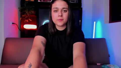 Snapshot of mrbuu_ chatting on September 16, 4:04 am Laura online show from September 16, 4:04 am