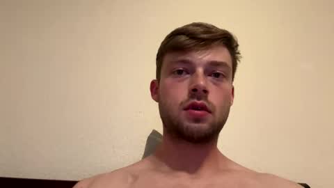 mrcoolguy68 online show from May 18, 11:22 pm