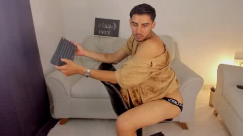 mr disan online show from November 28, 1:02 am