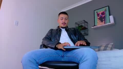 Mr Fox online show from March 31, 7:36 pm