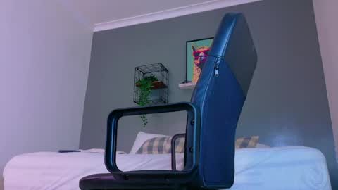 Mr Fox online show from April 18, 7:29 pm