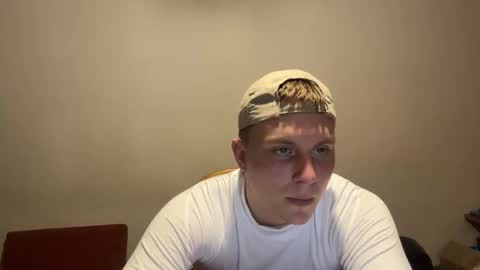 Max online show from November 4, 8:43 pm