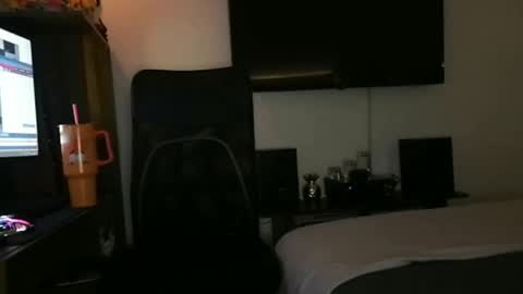 mrmiss_dannys online show from March 4, 3:11 am