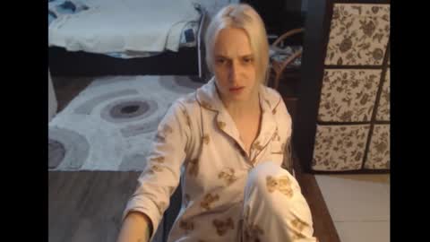 Snapshot of mrsluck chatting on October 12, 2:53 pm Sasha online show from October 12, 2:53 pm