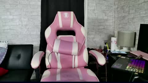 Snapshot of mrswadsworthy chatting on October 6, 12:56 pm Marie Wadsworthy Wife Marie XXX online show from October 6, 12:56 pm