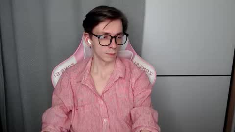 Shy Boy  online show from December 1, 9:51 am