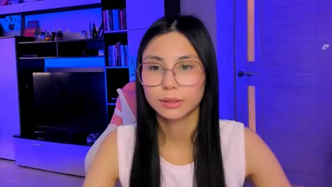 ms_emily_ online show from May 13, 11:20 am