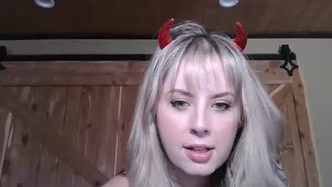 Snapshot of msbigtits77 chatting on October 31, 5:24 pm MsBigTits online show from October 31, 5:24 pm