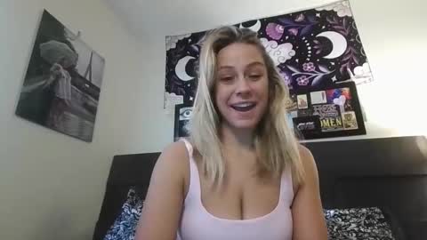 Snapshot of msmariesummers chatting on January 22, 2:35 pm msmariesummers online show from January 22, 2:35 pm