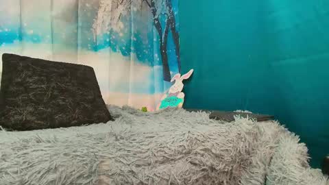 paola online show from April 1, 9:01 pm