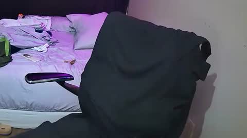 Muffdiver online show from February 8, 9:36 pm