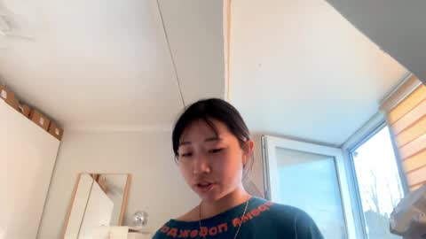 Mia online show from May 12, 8:01 am