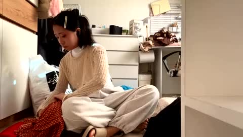 Mia online show from May 11, 7:15 am