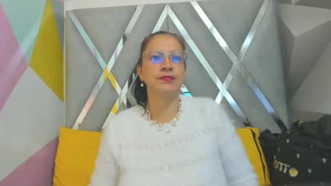 Snapshot of mulan_sexy01 chatting on October 14, 1:36 pm Mulan online show from October 14, 1:36 pm
