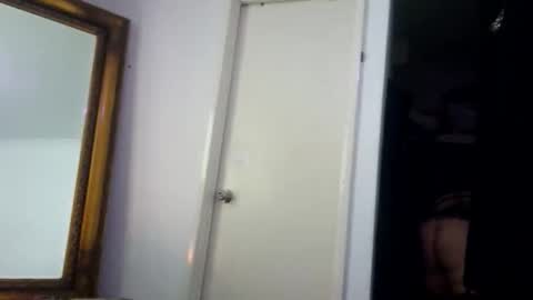 mummy_an_daddy89 online show from September 12, 7:49 pm