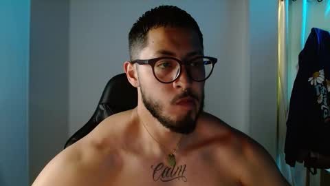 Snapshot of muscle_cock32 chatting on October 1, 7:24 pm David Big online show from October 1, 7:24 pm