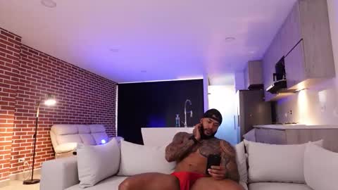 Snapshot of muscle_man19 chatting on September 24, 11:28 am Nick online show from September 24, 11:28 am